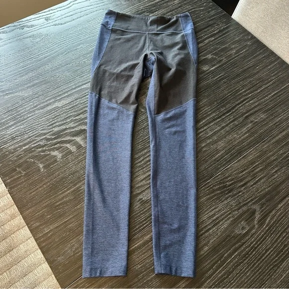 Outdoor Voices Two Tone 7/8 Signature OV Sculpt Legging in Blue/Black, Medium - Picture 5 of 13